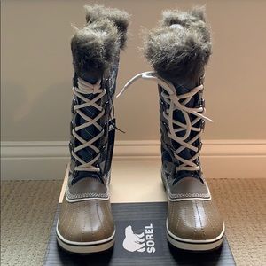 NWT Sorel Tofino Waterproof boots. Sz 8.Blue & Tan